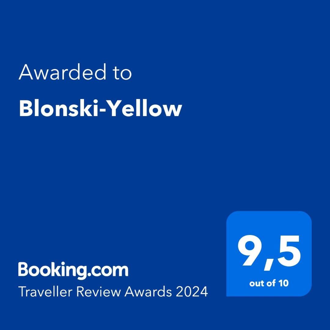 Blonski-Yellow Малага Екстериор снимка